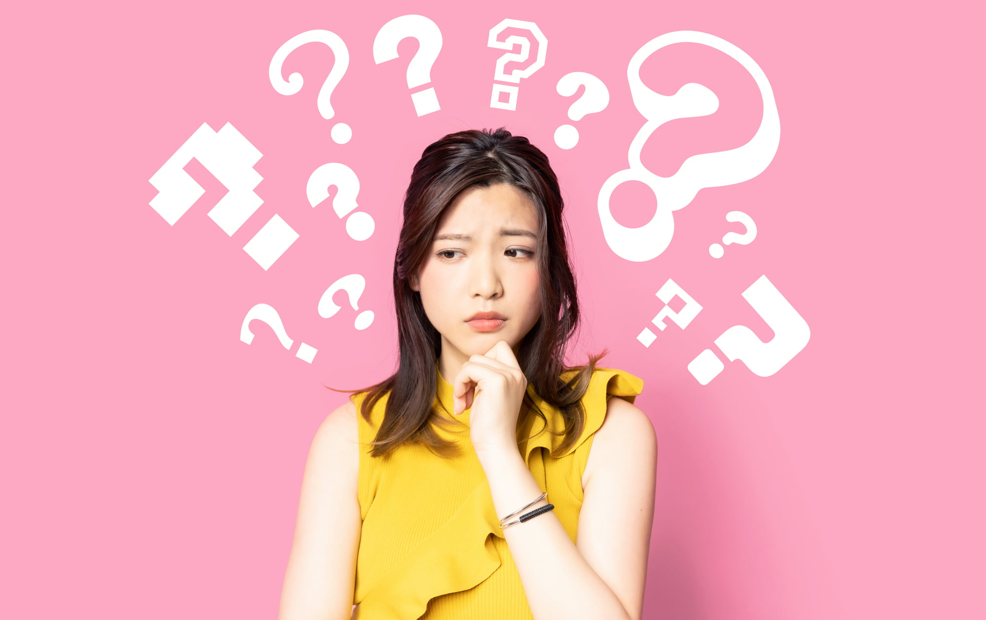 虫歯があってもマウスピース矯正はできるか考える女性