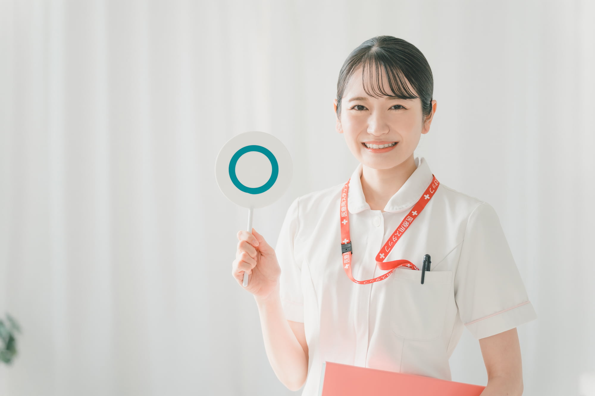 セラミック矯正の適用条件について説明するイメージ