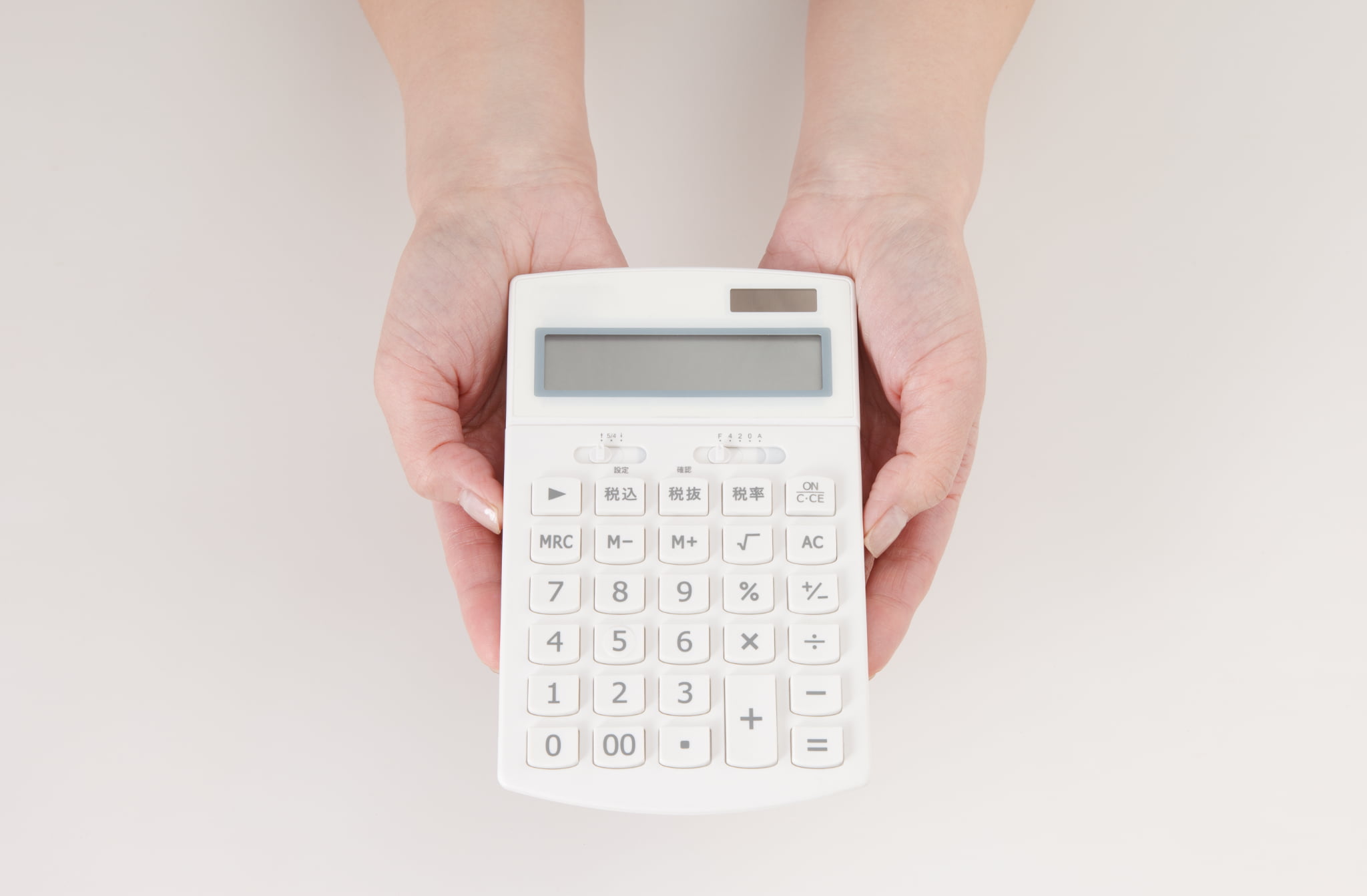 奥歯のインプラント治療の費用相場と追加費用イメージ