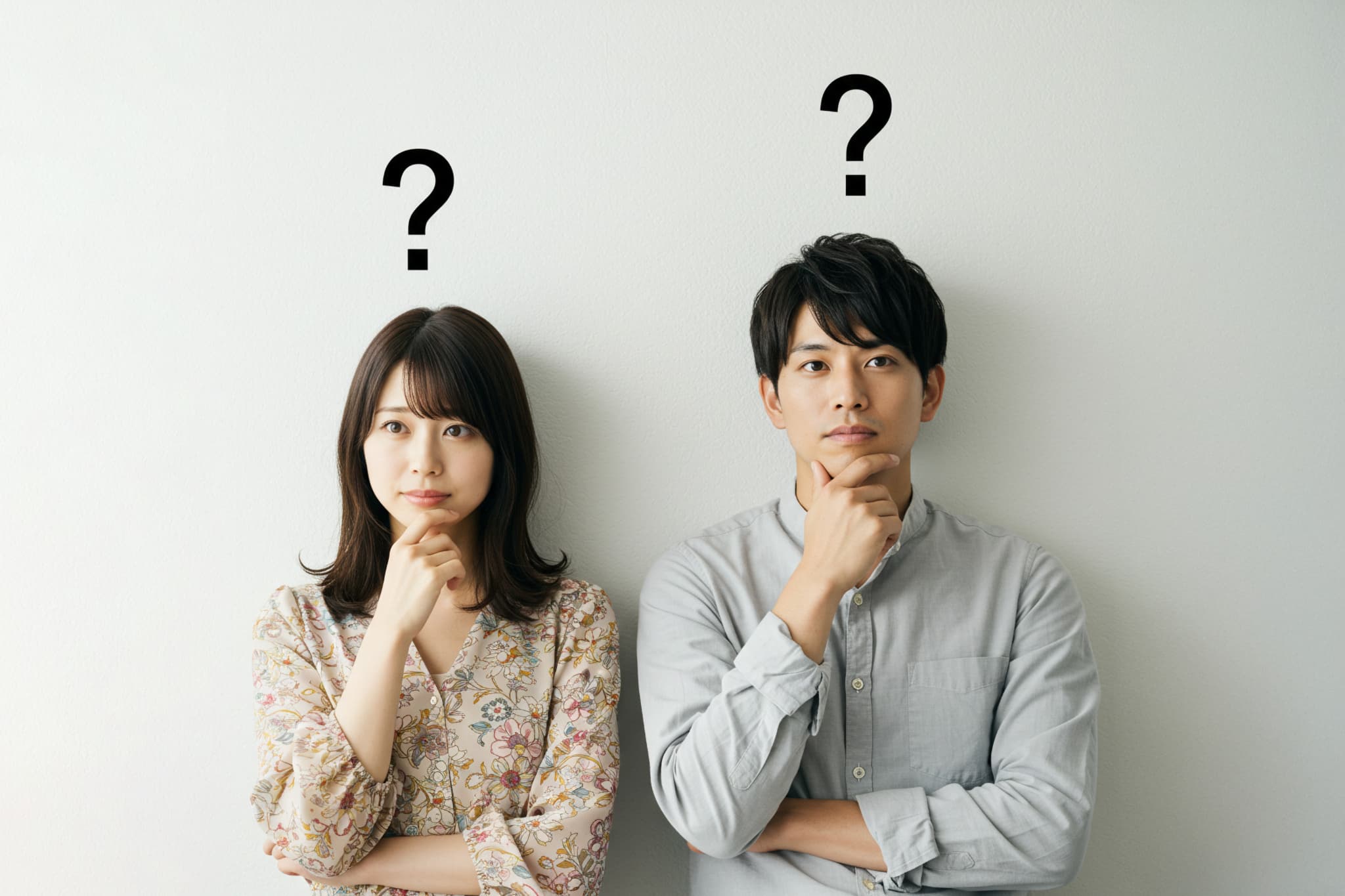 出っ歯とはどんな歯並びか考える男女