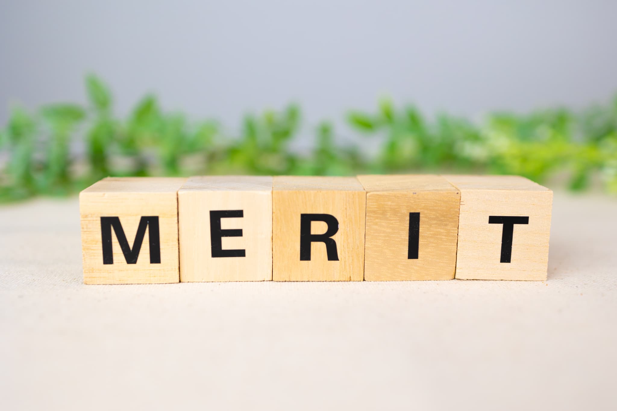 前歯をセラミックにするメリットイメージ