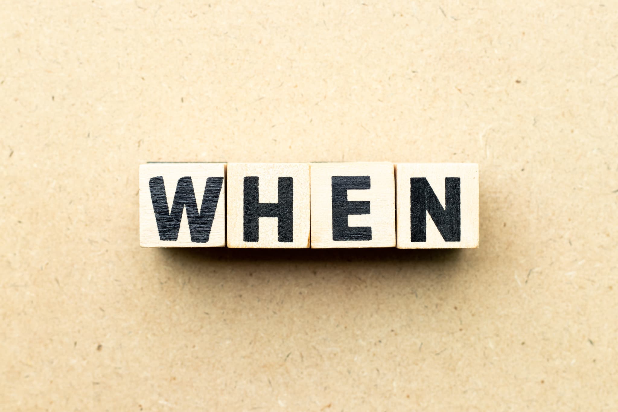 矯正治療で歯を削るタイミングを考えるイメージ