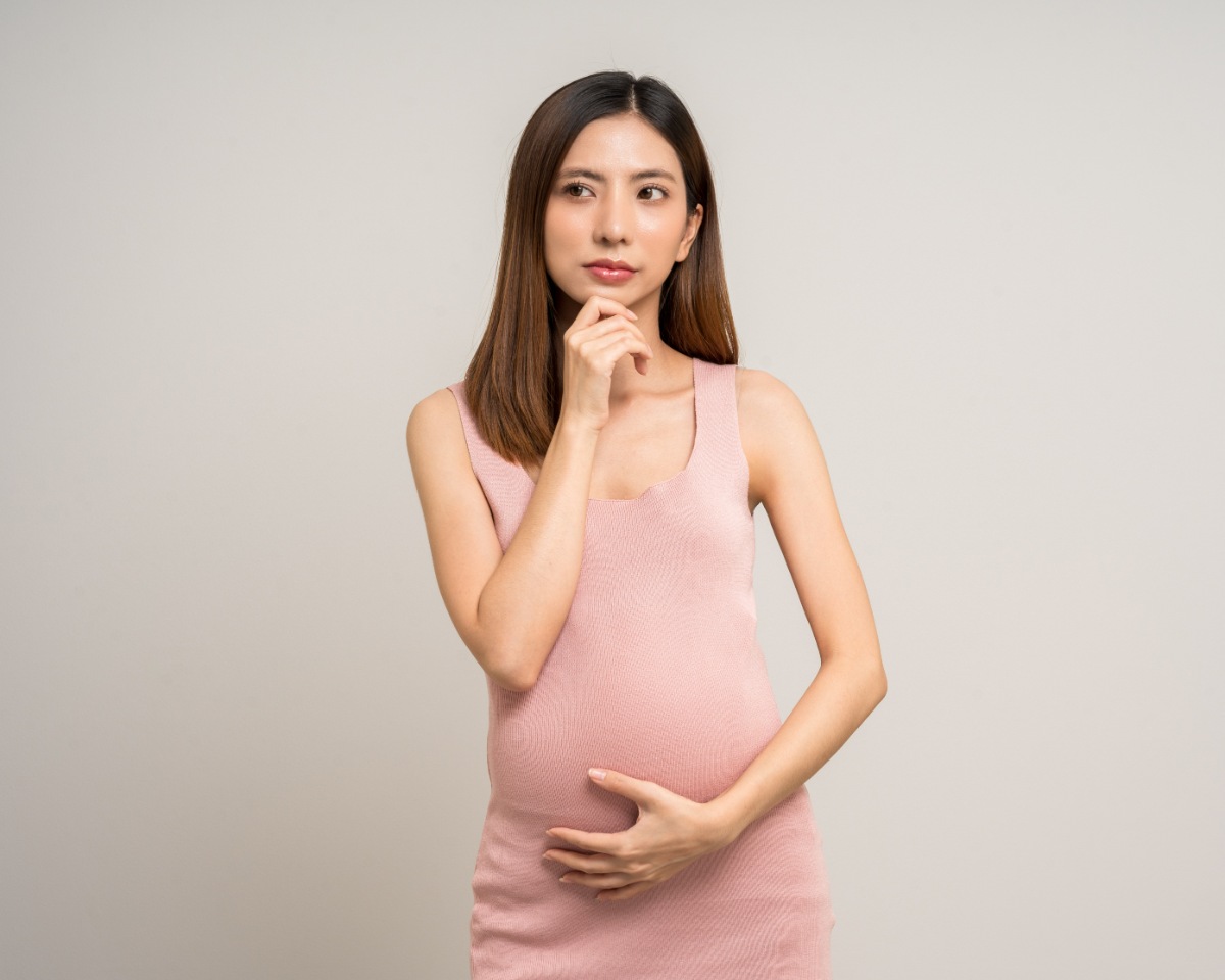 妊娠中にインビザライン矯正を受けても大丈夫か考えている妊婦